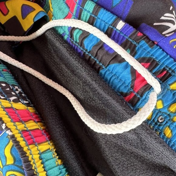 𝅺reebok 90 s Short Shorts Mens Size Small Multicolor Funky Geometric Elastic - Picture 4 of 5